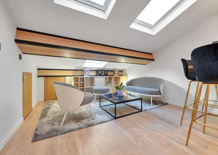 Le Napoleon Chic Et Moderne, L'endroit Parfait Au Coeur De La Banane Cannes